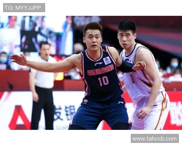 广州篮球队以79分领跑杯赛积分榜展现强大实力与竞争力