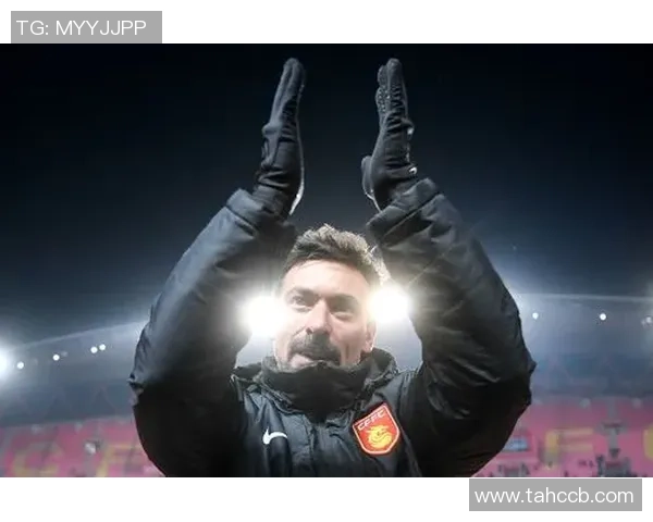 退役足球明星在告别赛上感动落泪回忆辉煌岁月与队友情谊