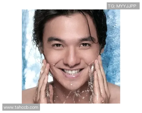 黑人足球明星大胆尝试白发造型引发热议与时尚潮流碰撞